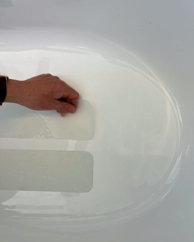 Bathtub strip MARA - transparent anti-slip for bathtubs.