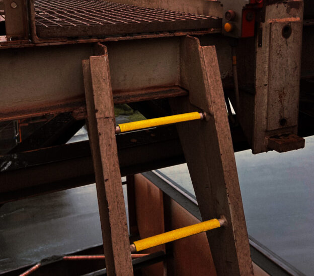 Step profile LR-400 – Anti slip ladder rung covers in fiberglass – Anti-slip surface