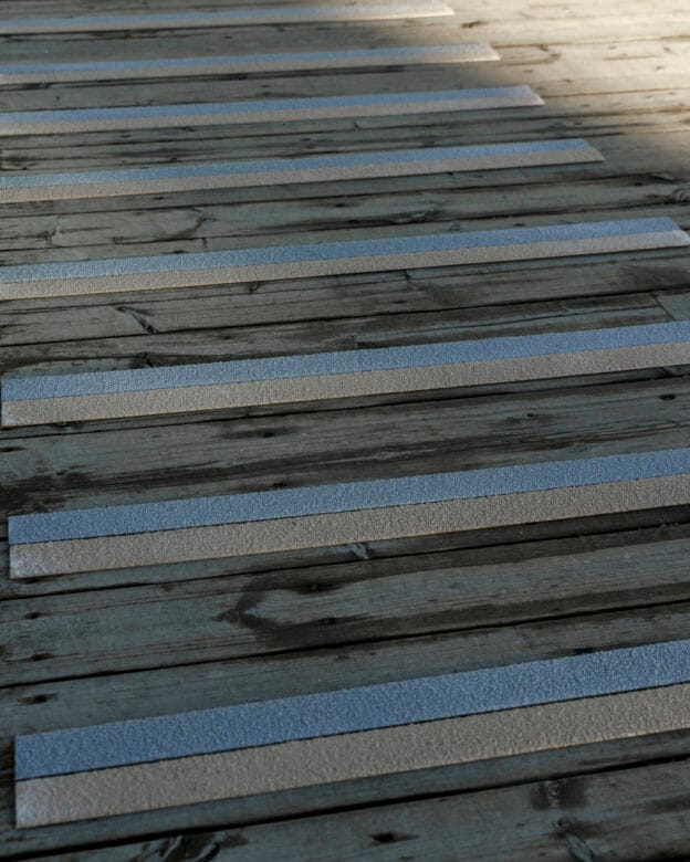 Anti Slip Strip IDUN – Non-Slip Fiberglass Strips – Anti-Slip for Dock, Ramp, Wooden Walkway – 50mm