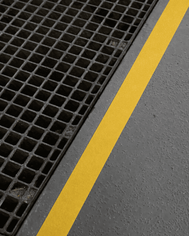 Formable anti-slip tape MOOSE GRIP Heavy Duty - 15 m - Black or yellow with aluminum backing