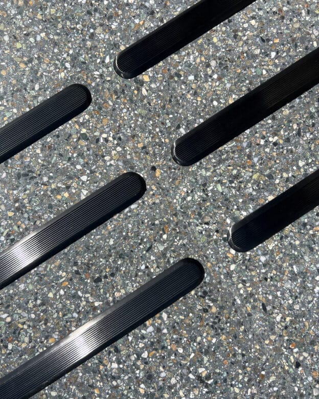Guide rail SVARTBÄCKEN - Black stainless steel - Tactile guide rods and stop markers