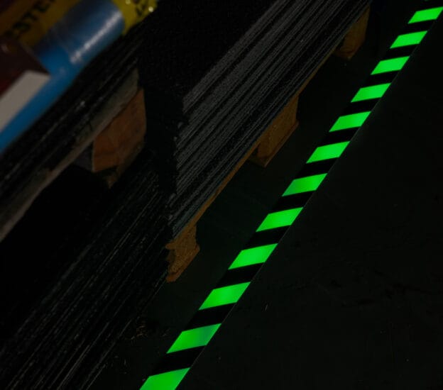 Photoluminescent anti-slip tape - 18 m - Glow in the dark 50mm/100mm